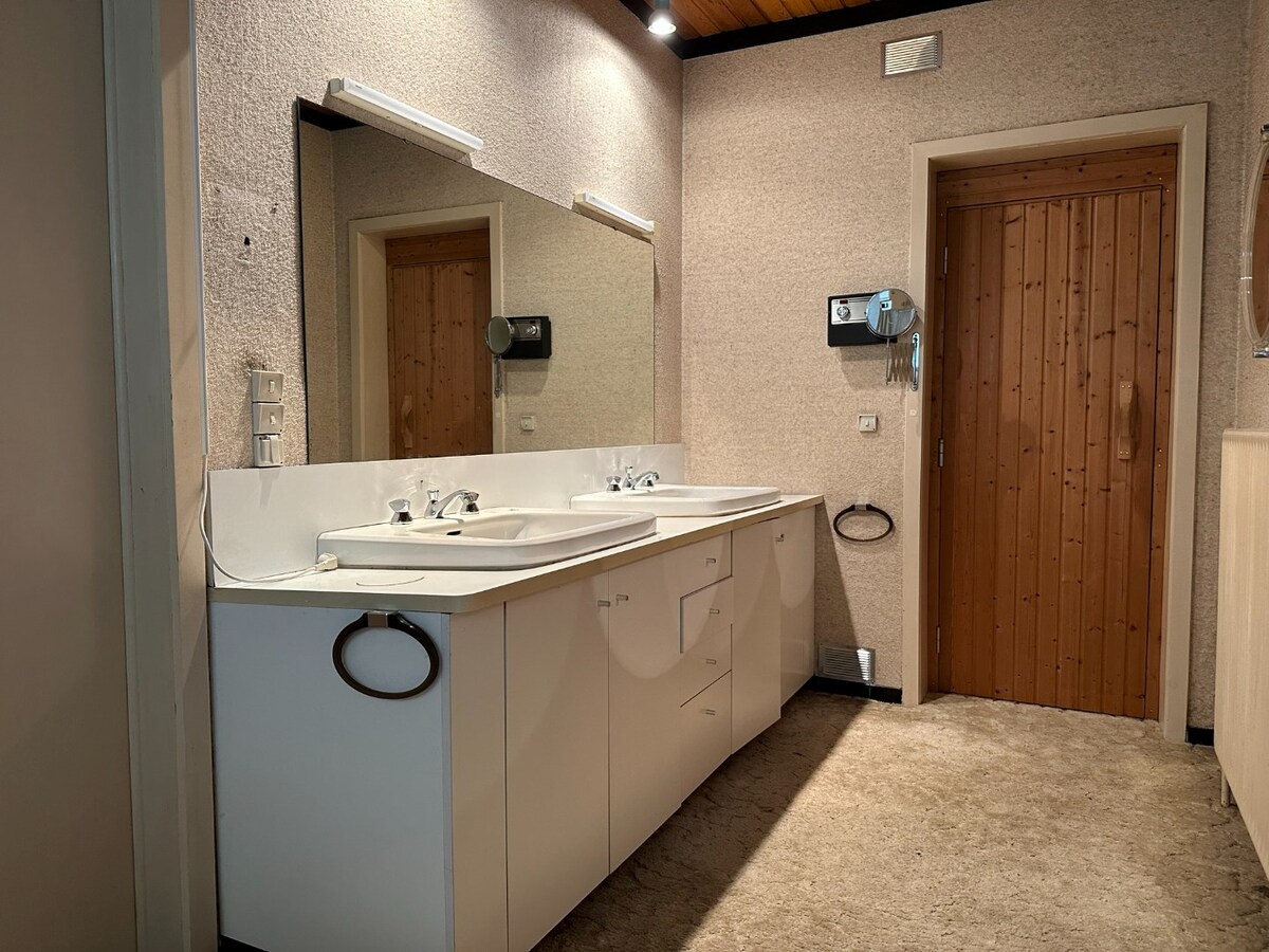 Ruime te renoveren woning met 5 slaapkamers op 1.250 m² 