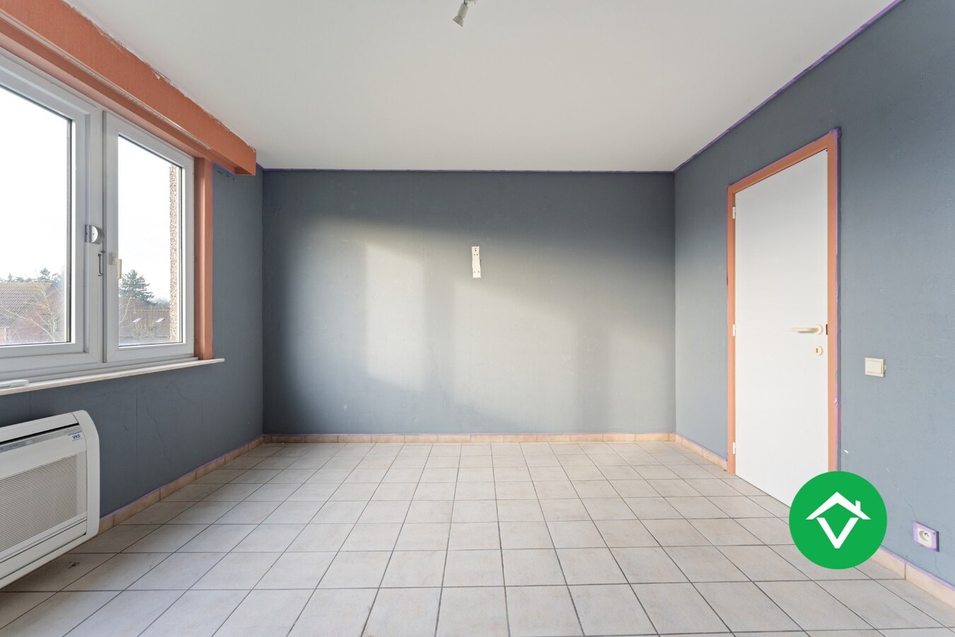 Bedrijfsgebouw met woonst te Ichtegem 