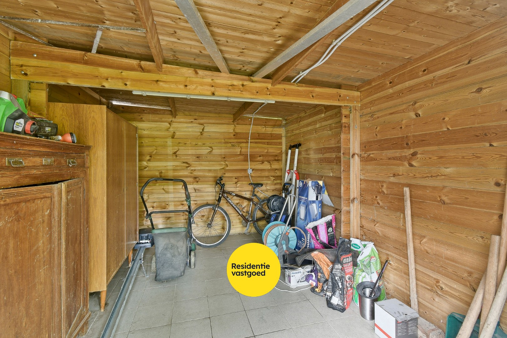 Instapklare alleenstaande woning met 4 slaapkamers op rustige ligging in Koekelare 