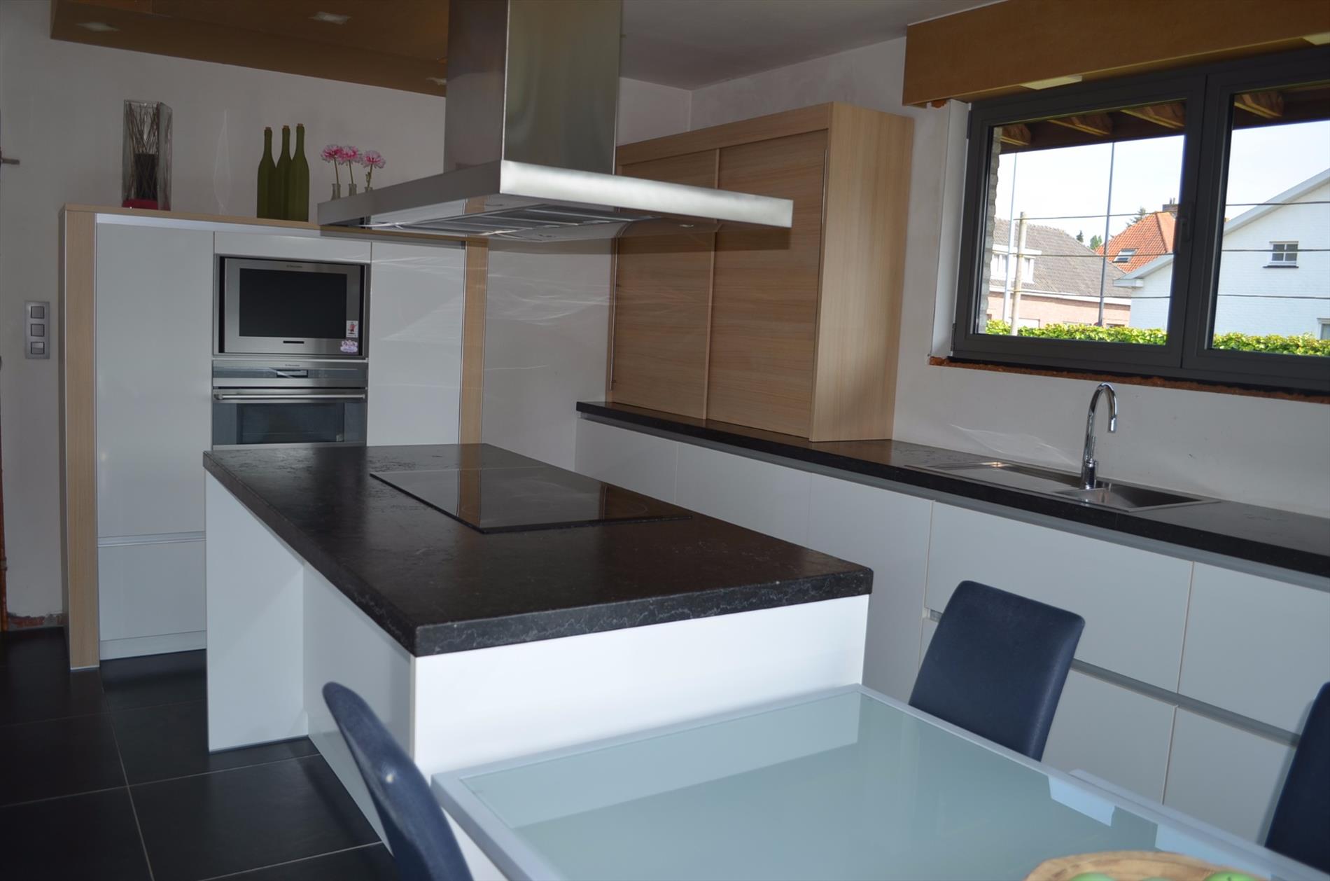 Moderne villa op 728m² met 4 slpks te Maldegem 