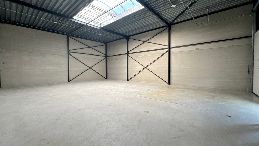 Magazijn te huur in bedrijvenpark Westpoort in Zwijndrecht