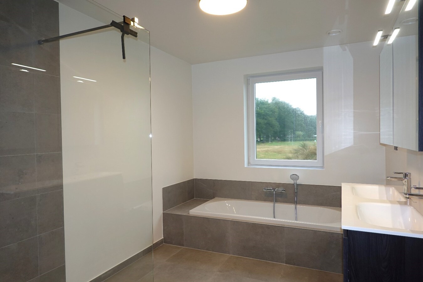 Energiezuinige Nieuwbouwwoning met garage in Varsenare 