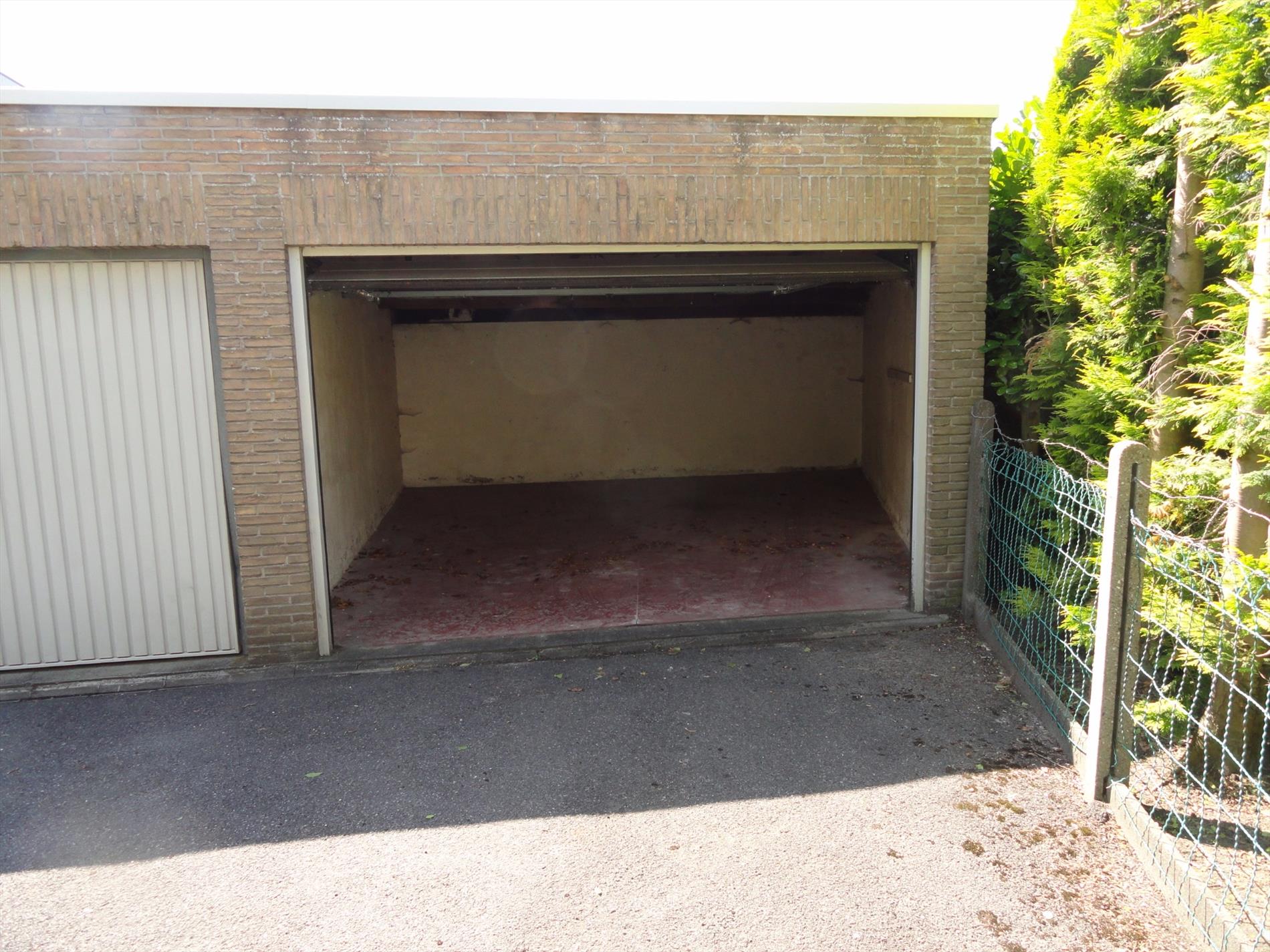 Sint-Andries: ruime garage 