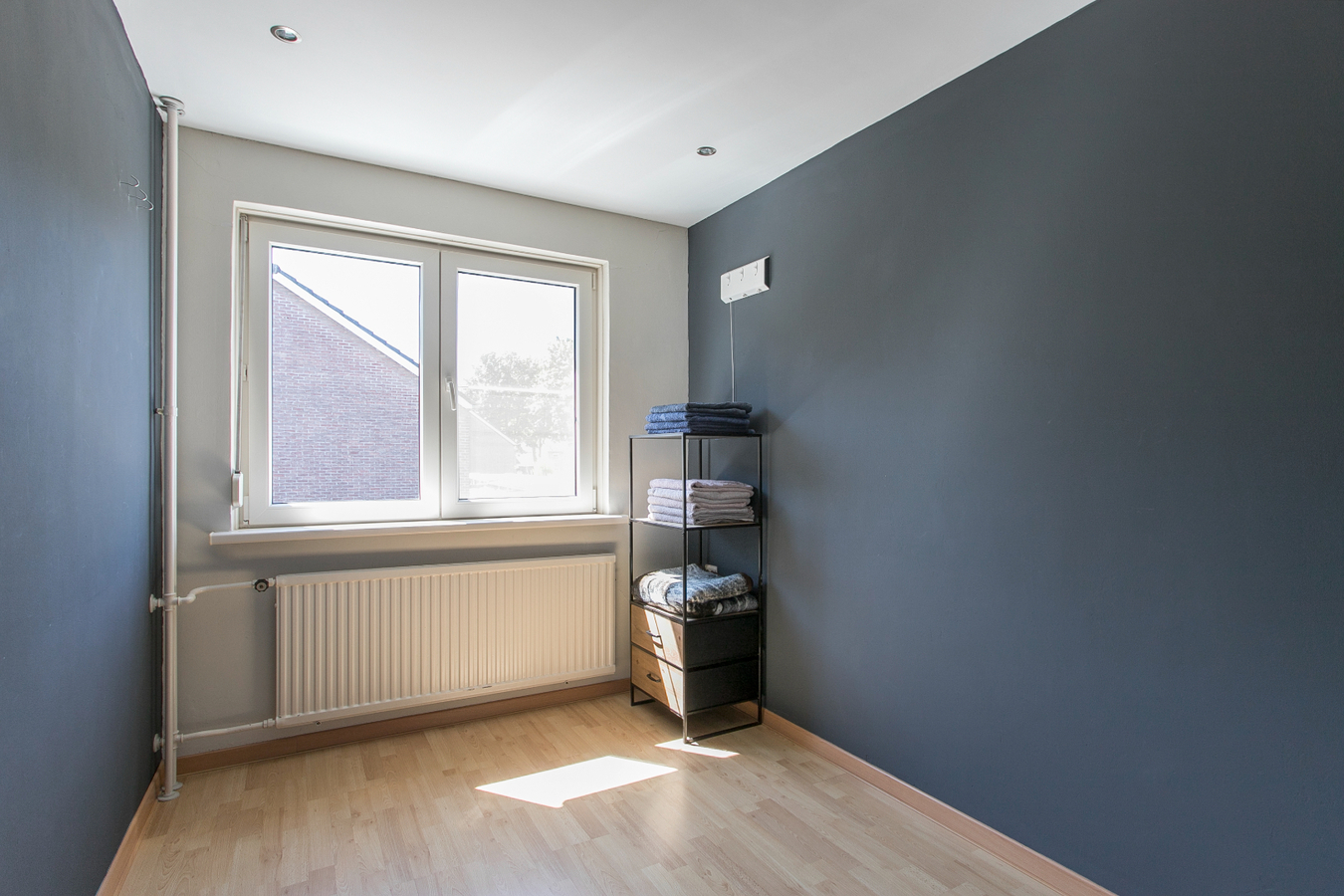 Instapklare eindwoning met 3 slaapkamers en grote zolderverdieping, berging en zonnige achtertuin. 