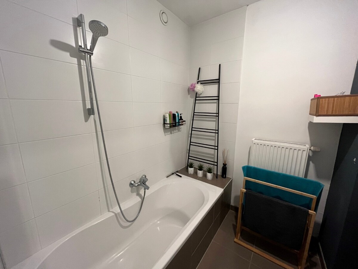 Modern appartement in hartje Dikkelvenne 