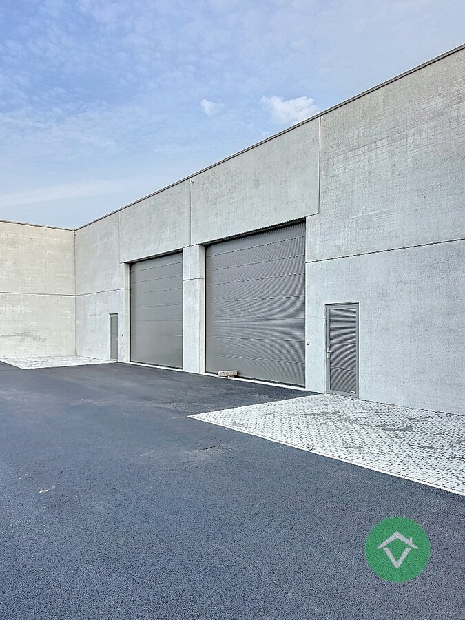 Nieuwbouw loods KMO-UNIT te koop – 256 m² met 1 parkeerplaats inbegrepen op de industriezone te Aartrijke 