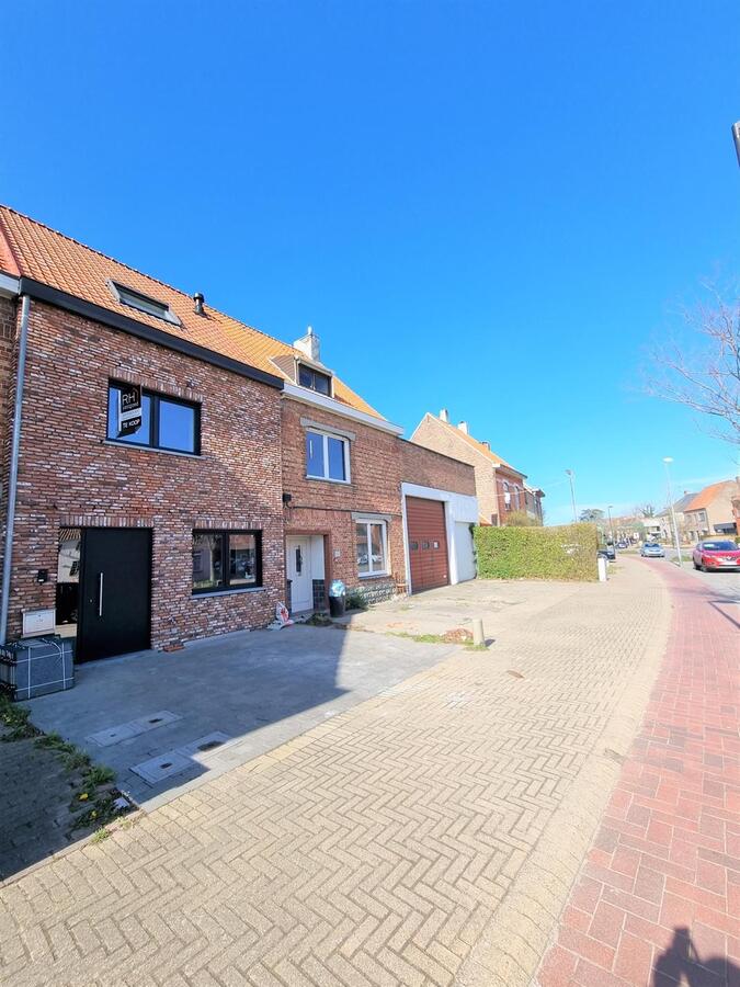 Knap gerenoveerde woning met grote tuin en oprit - Dudzele 