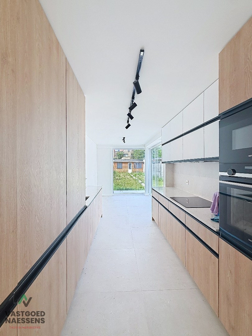 VOLLEDIG GERENOVEERDE 5 SLPK WONING – 2 BADKAMERS – ZONNIGE ZW-TUIN 