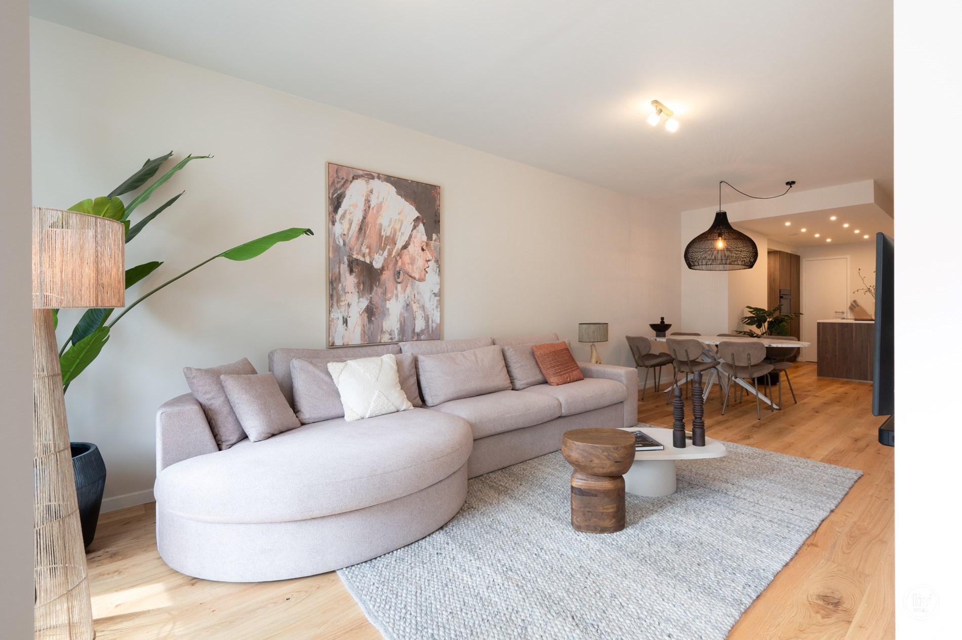 Nieuwbouw appartement met 3 slaapkamers gelegen in de Lippenslaan, het appartement is compleet gemeubeld. 