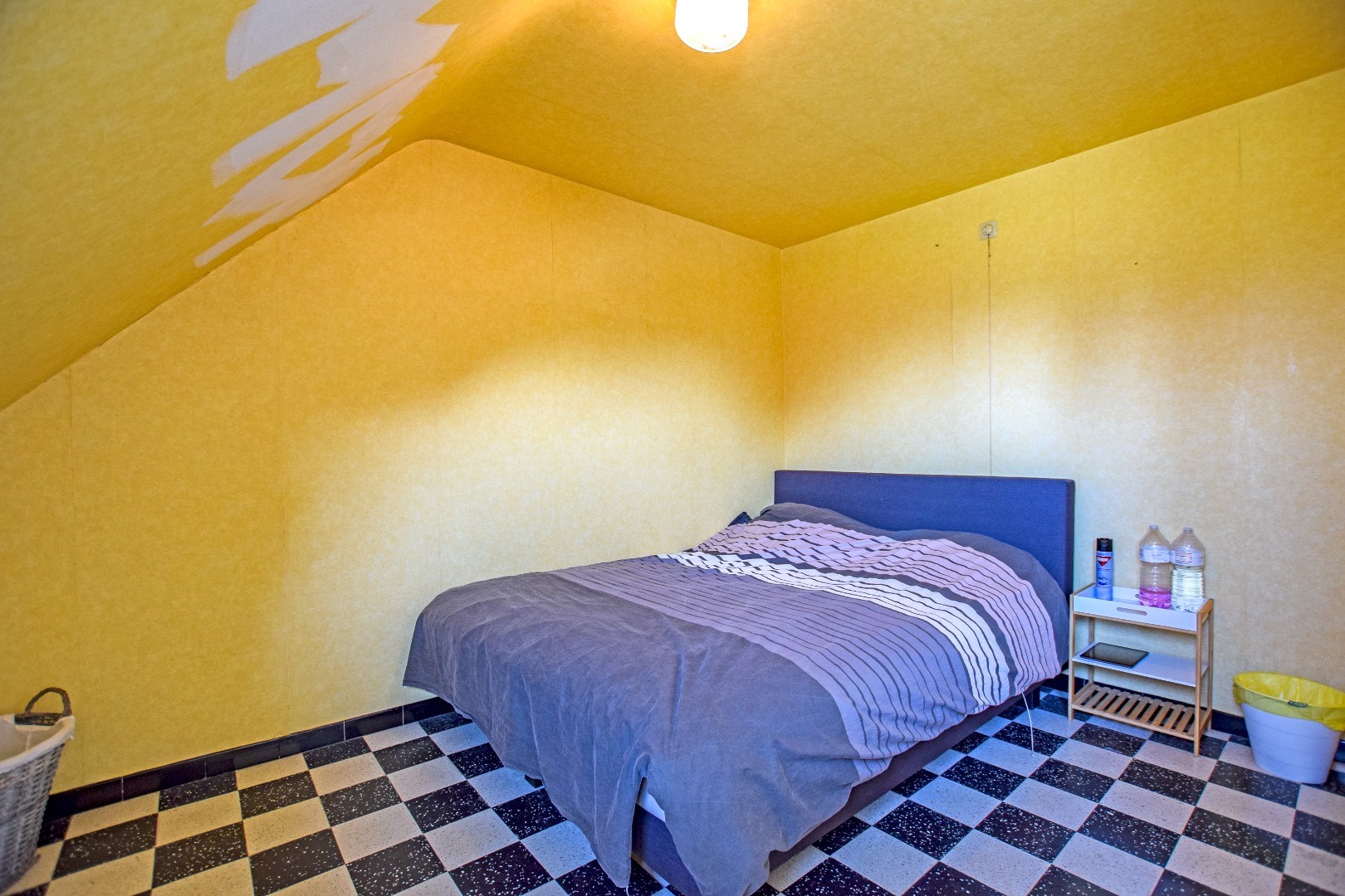 Woning met perceeloppervlakte van 3.247 m² en 6 slaapkamers te Vleteren! 