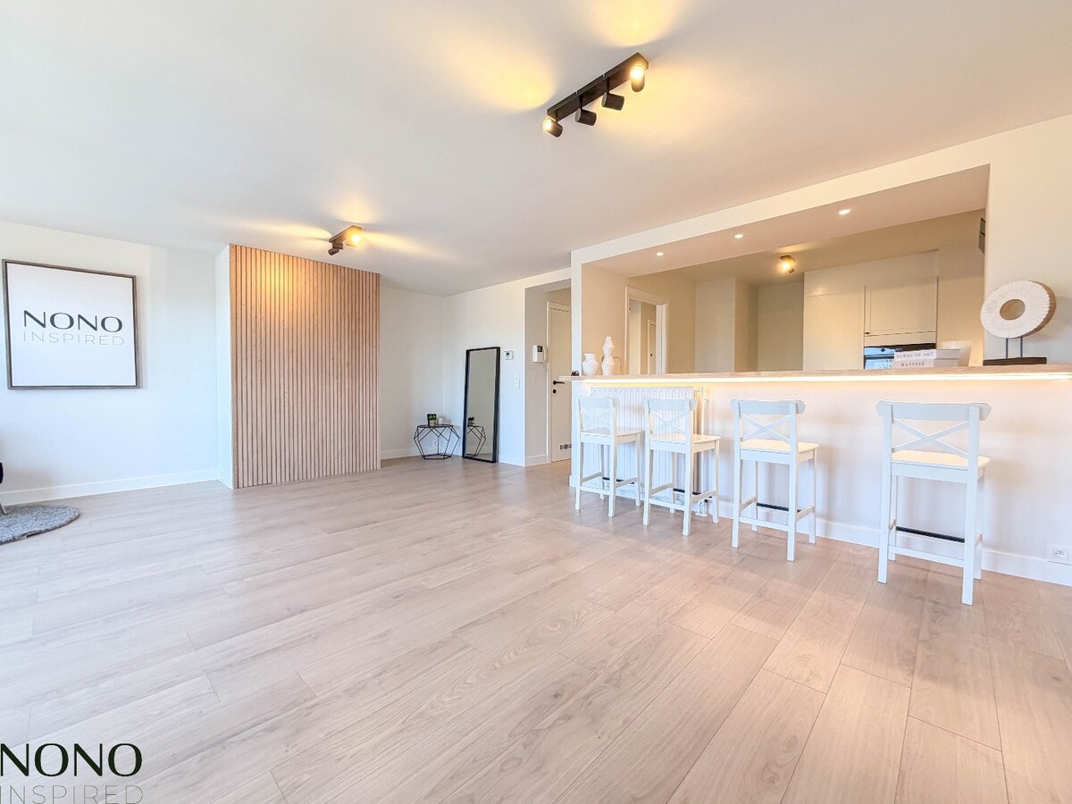 Fantastisch 2-slaapkamer appartement met staanplaats en terras pal in de Doorniksewijk ! 