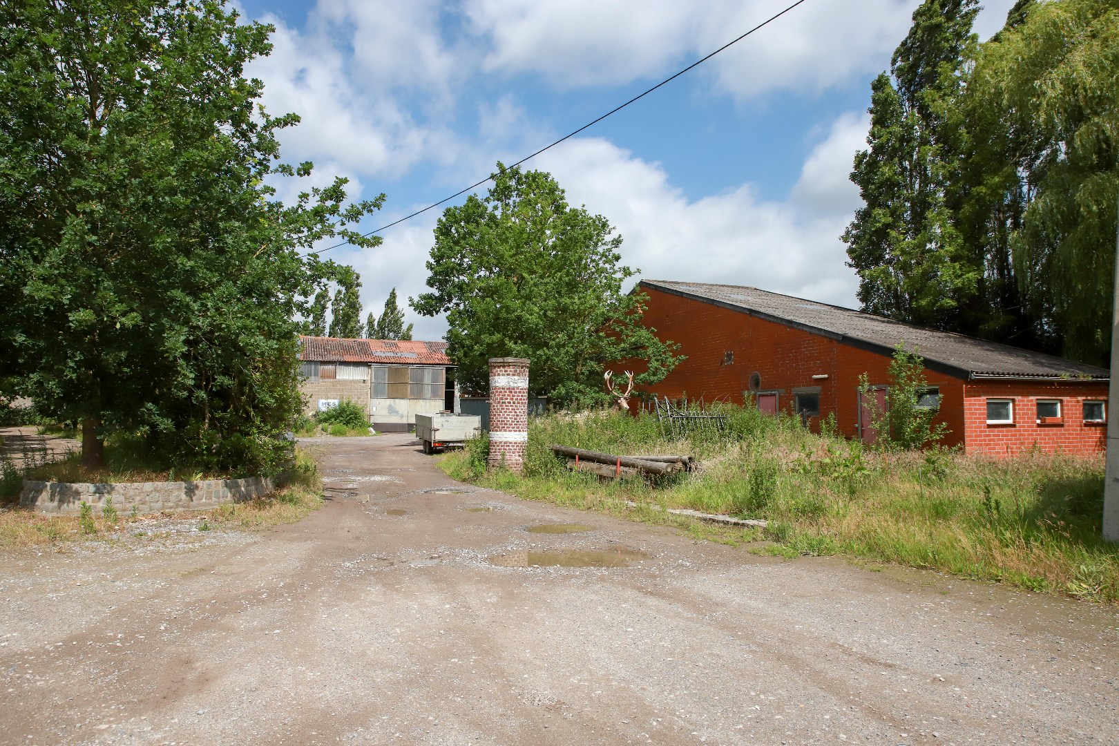 Authenthieke hoeve met bijgebouwen op een domein van ca 2,3 hectare 