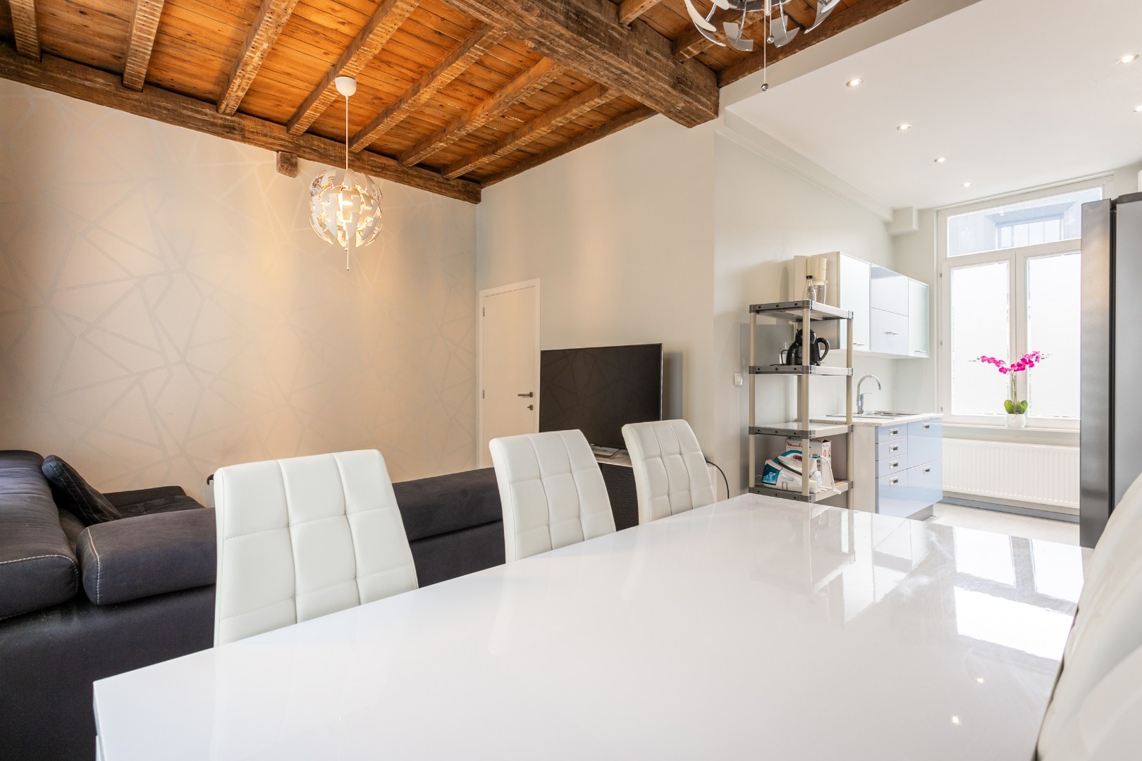 Stadswoning met mogelijke praktijkruimte te centrum Halle 