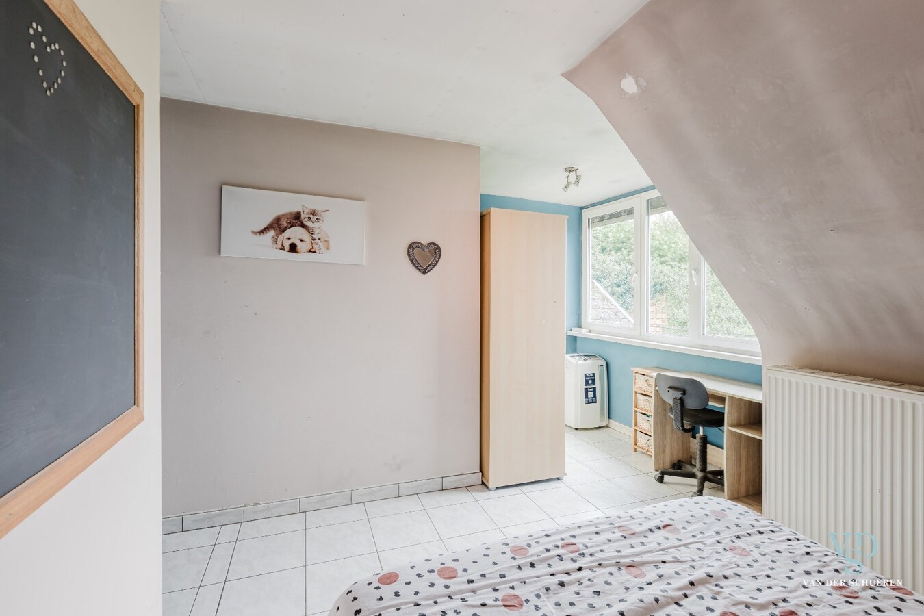 Degelijke, goed gelegen gezinswoning. 