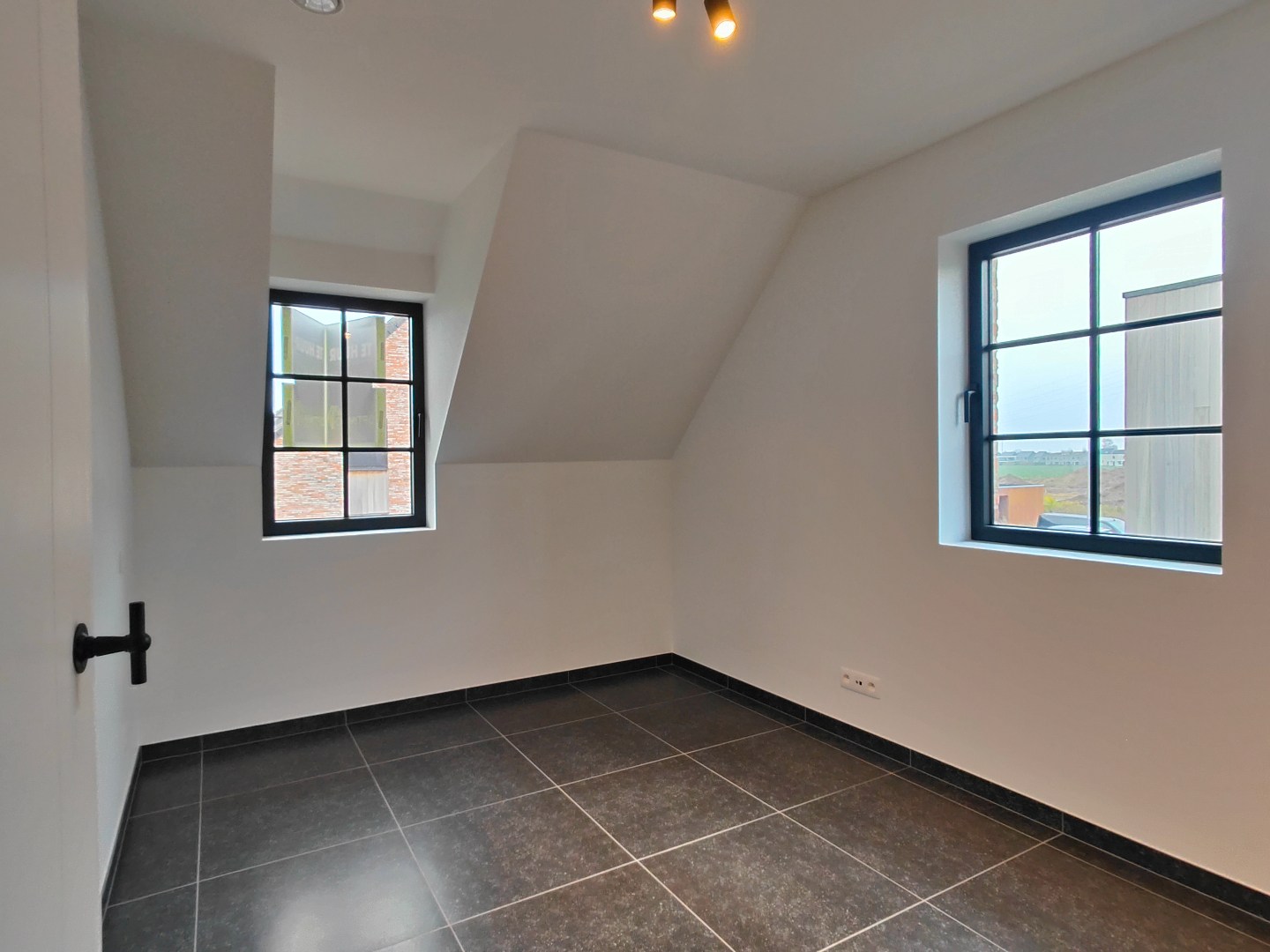 Prachtige energiezuinige halfopen woning op rustige ligging 