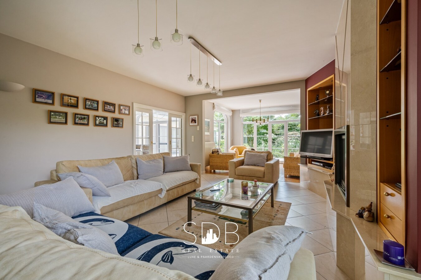 Prachtig landhuis met paardenfaciliteiten op 15.804m² 