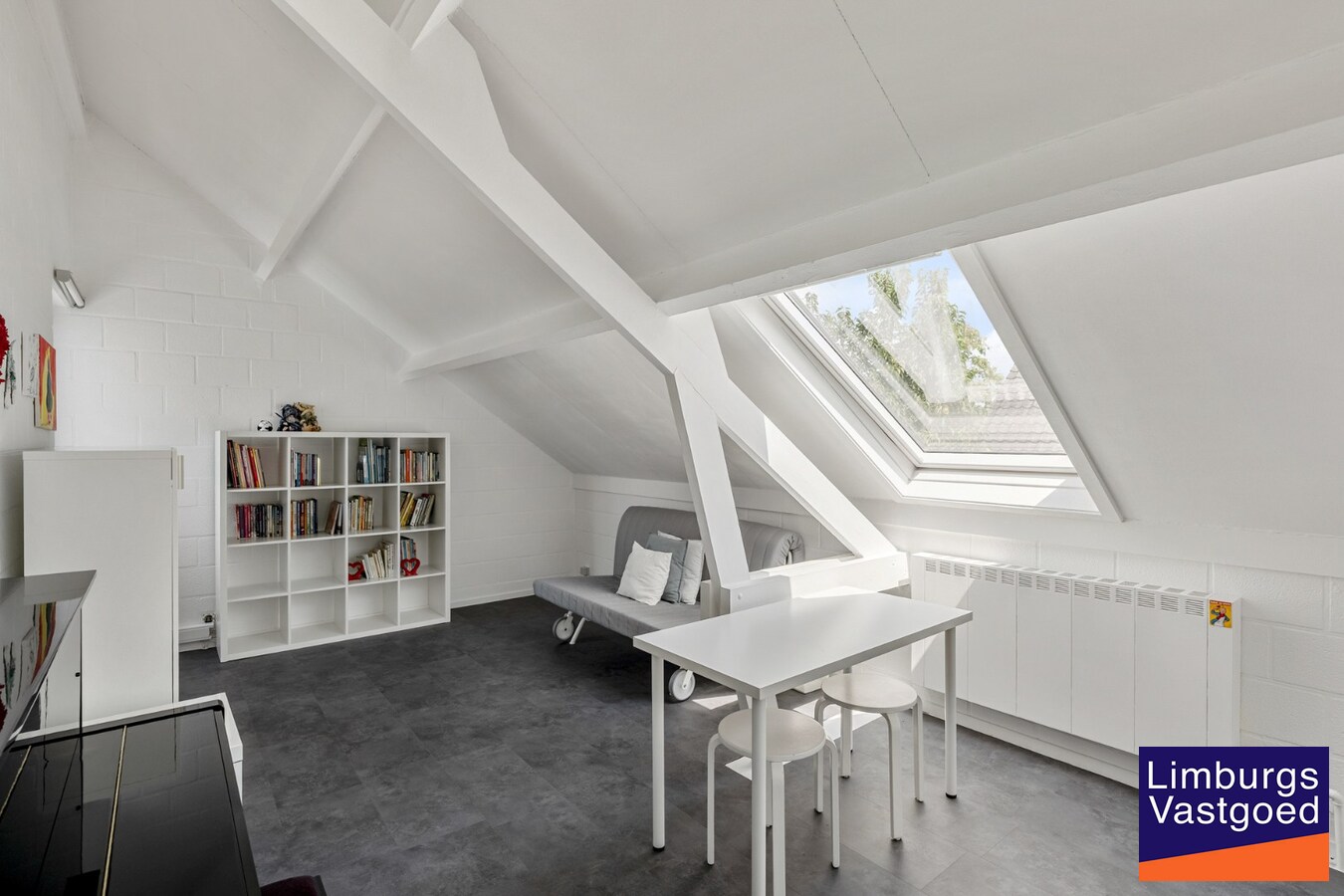 Moderne architectenwoning met mooie tuin en zwembad, 5 slaapkamers in Hasselt, OB op 8a12ca in doodlopende straat 