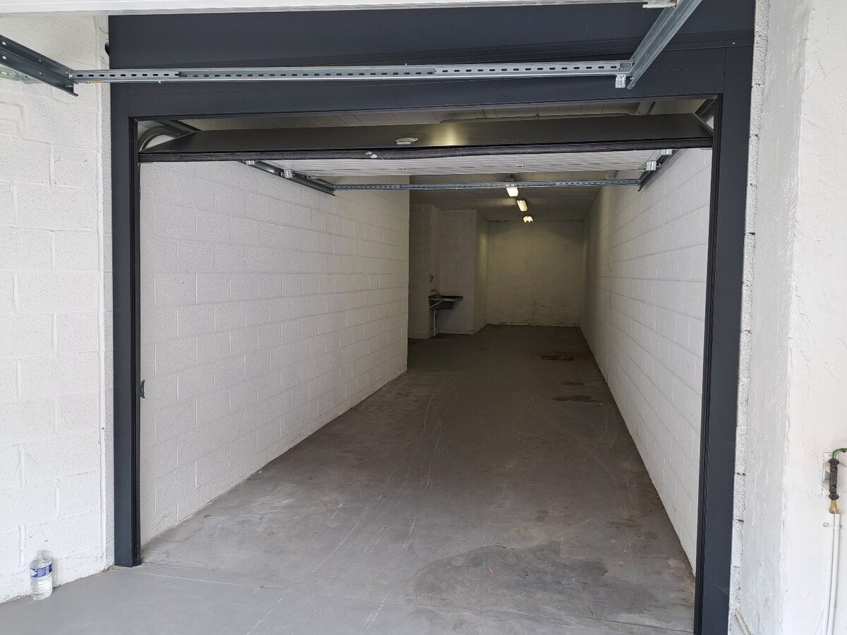 Rare coeur de ville entrepôt/ garage 