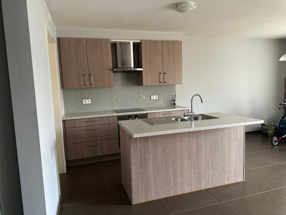 Gelijkvloers 3-gevel appartement met tuintje 