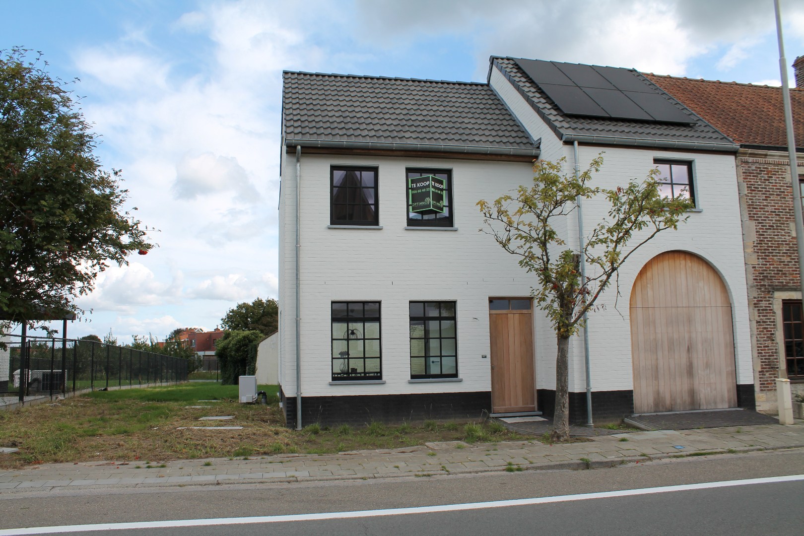 Stijlvolle en ruime nieuwbouwwoning met garage en tuin op 555 m² 