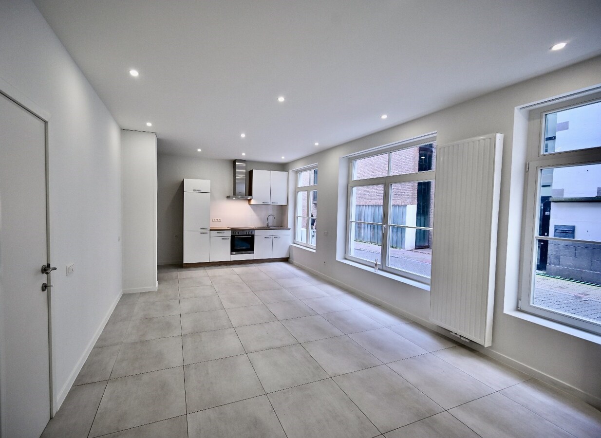 KNAP GERENOVEERDE CENTRAAL GELEGEN GELIJKVLOERSE STUDIO 