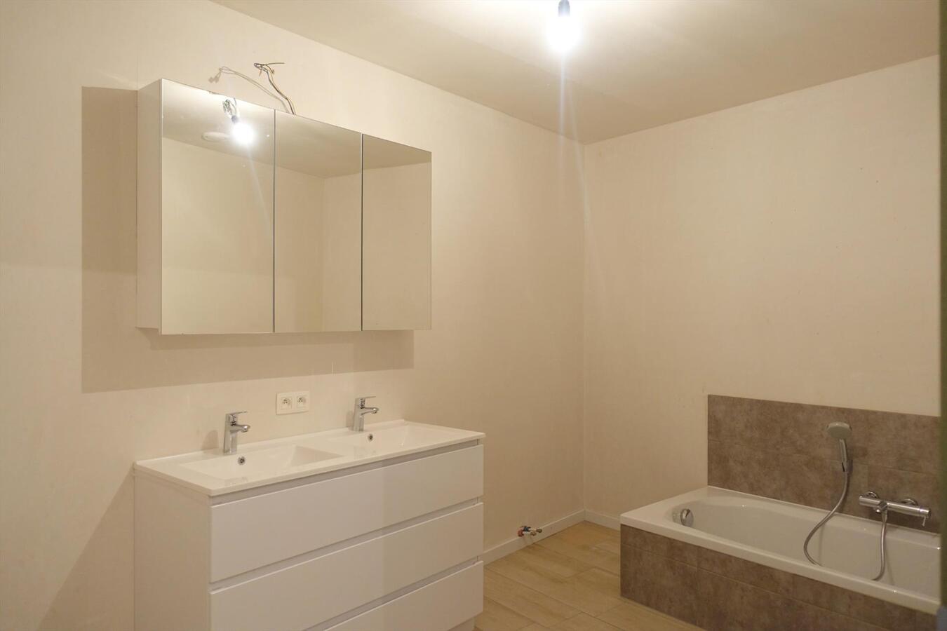 Nieuwbouwwoning met garage 