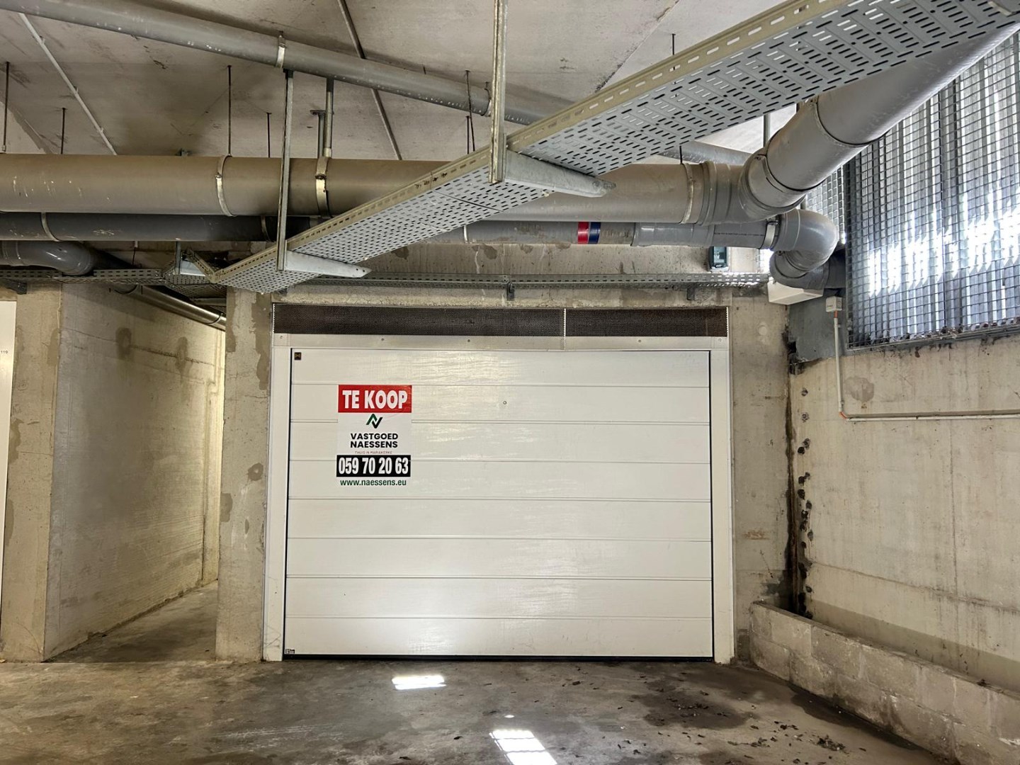 Box de garage près de la digue 