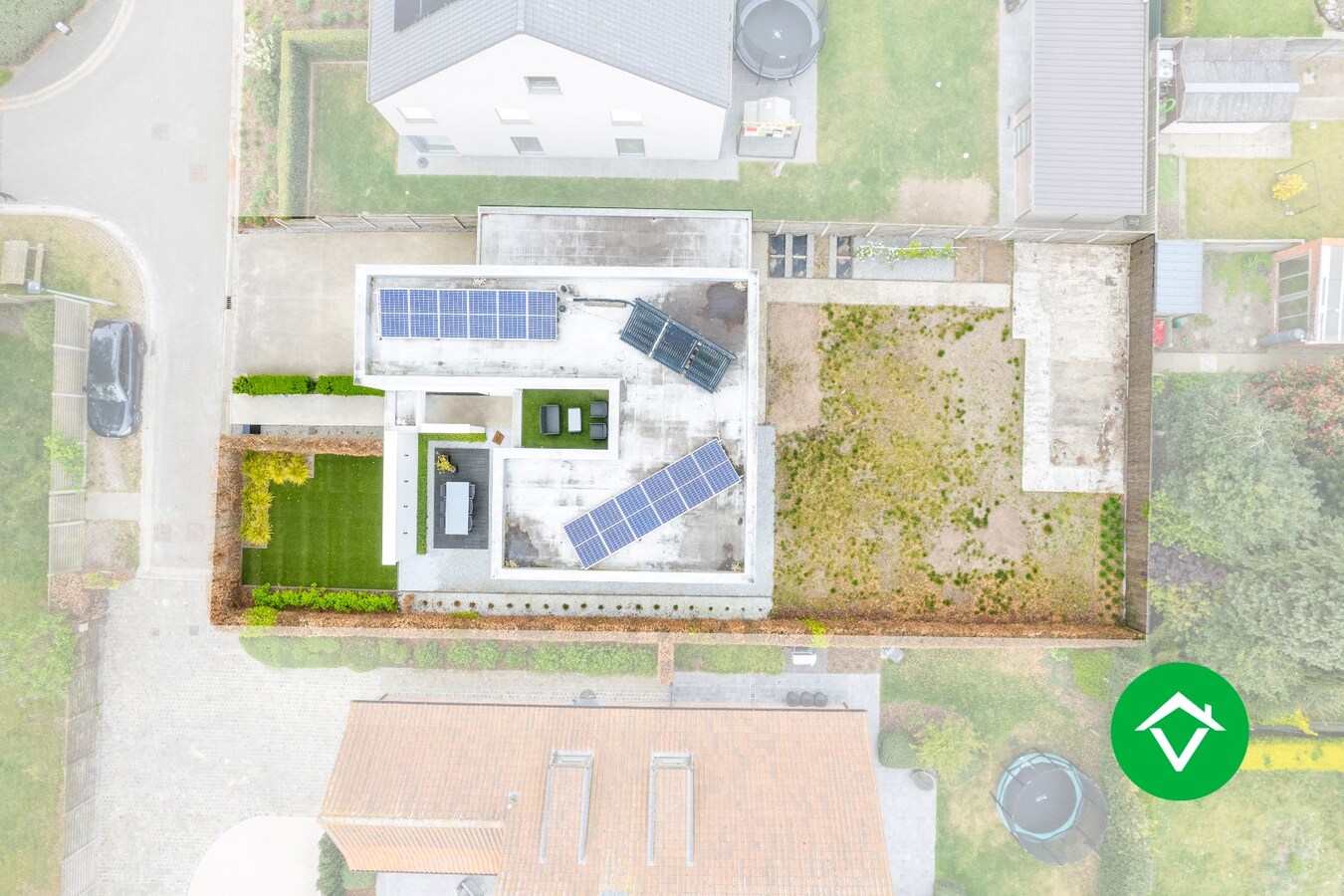 Zeer stijlvolle en instapklare villa te koop in het centrum van Koekelare. 