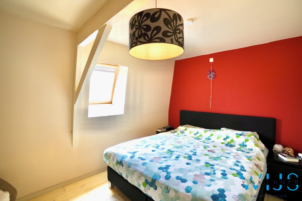 Instapklaar woonhuis met 3 slaapkamers en garage te Boekhoute ! 