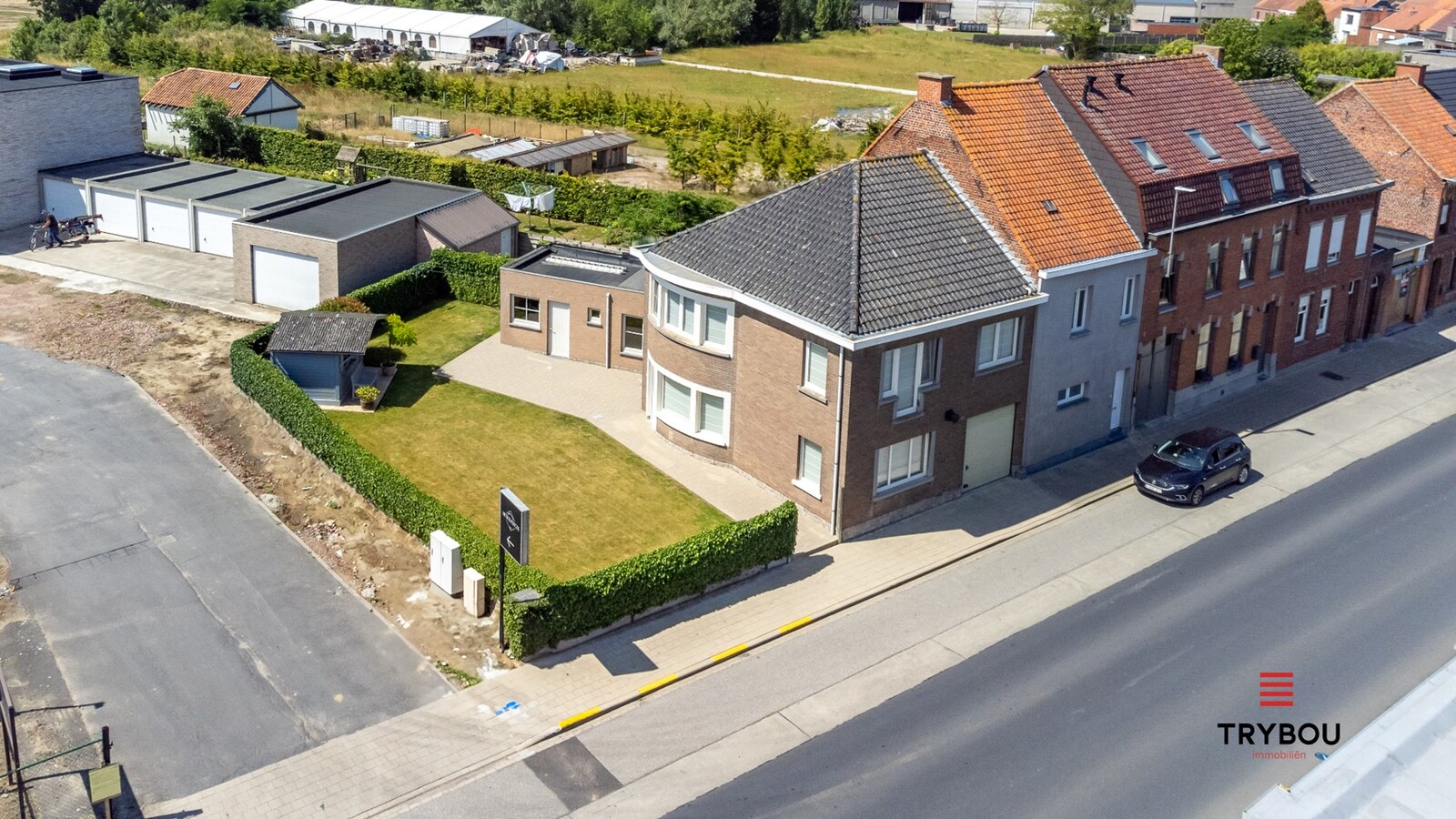 Gezellige en ruime woning met tuin - instapklaar in het hart van Ledegem 