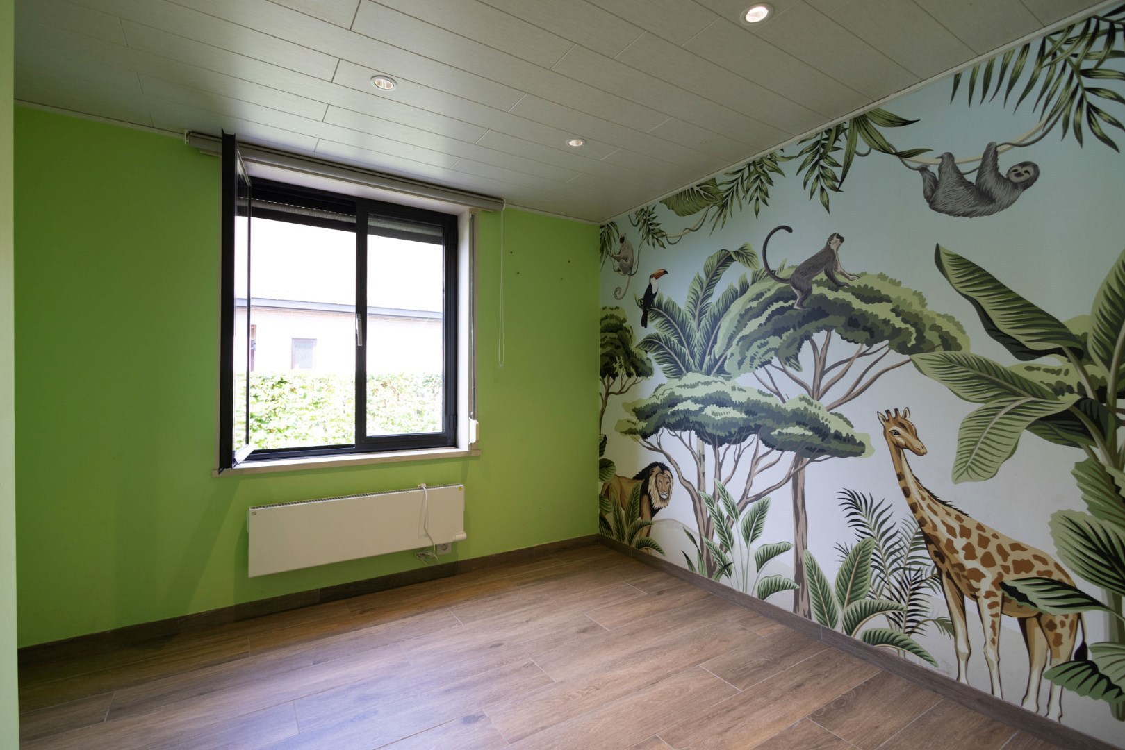 Bungalow met 2 slpks en bijgebouwen landelijk gelegen te Adegem 