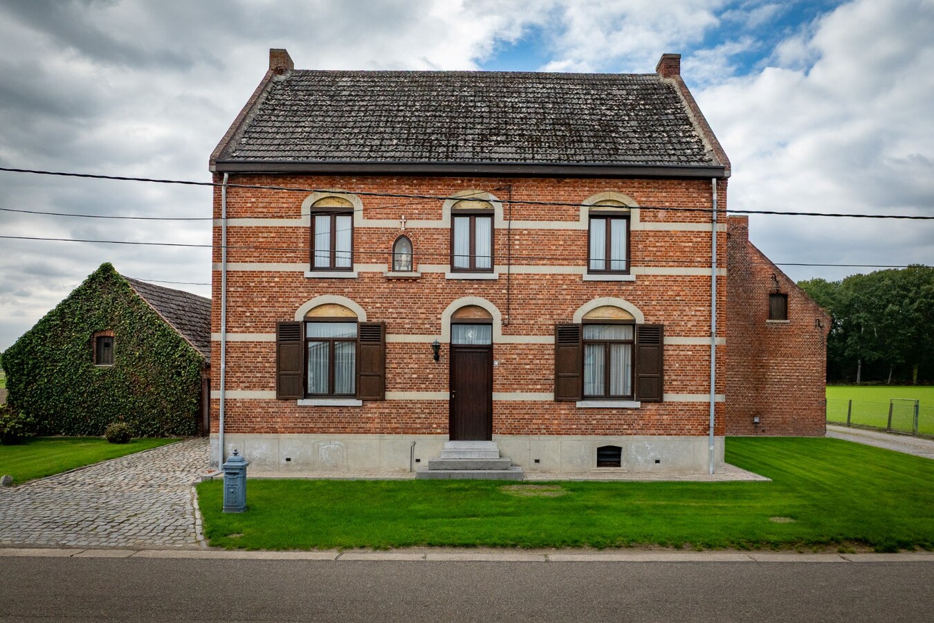 Farm to be renovated with stables and pastures on approximately 1.7 hectares in Herk-de-Stad. 
