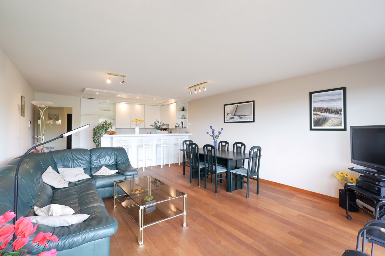Ruim 3-slaapkamerappartement op de zeedijk met 2 grote terrassen 