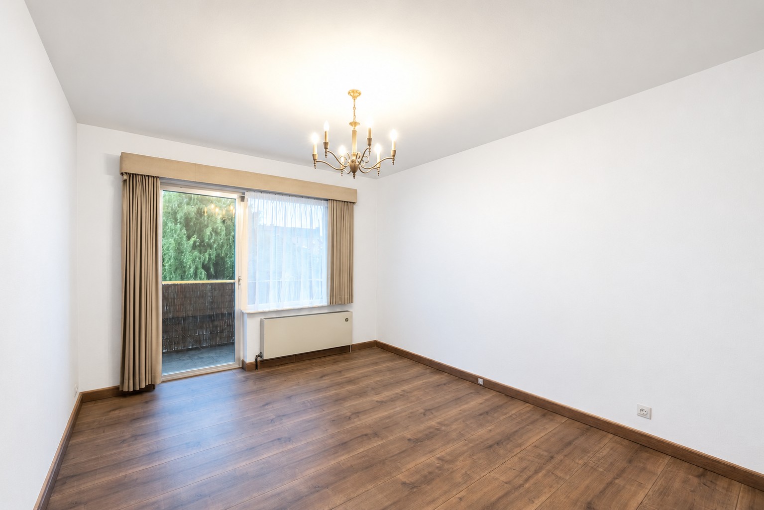 Lichtrijk appartement met 2 slaapkamers en zuidoostgericht terras nabij Gent-Dampoort 