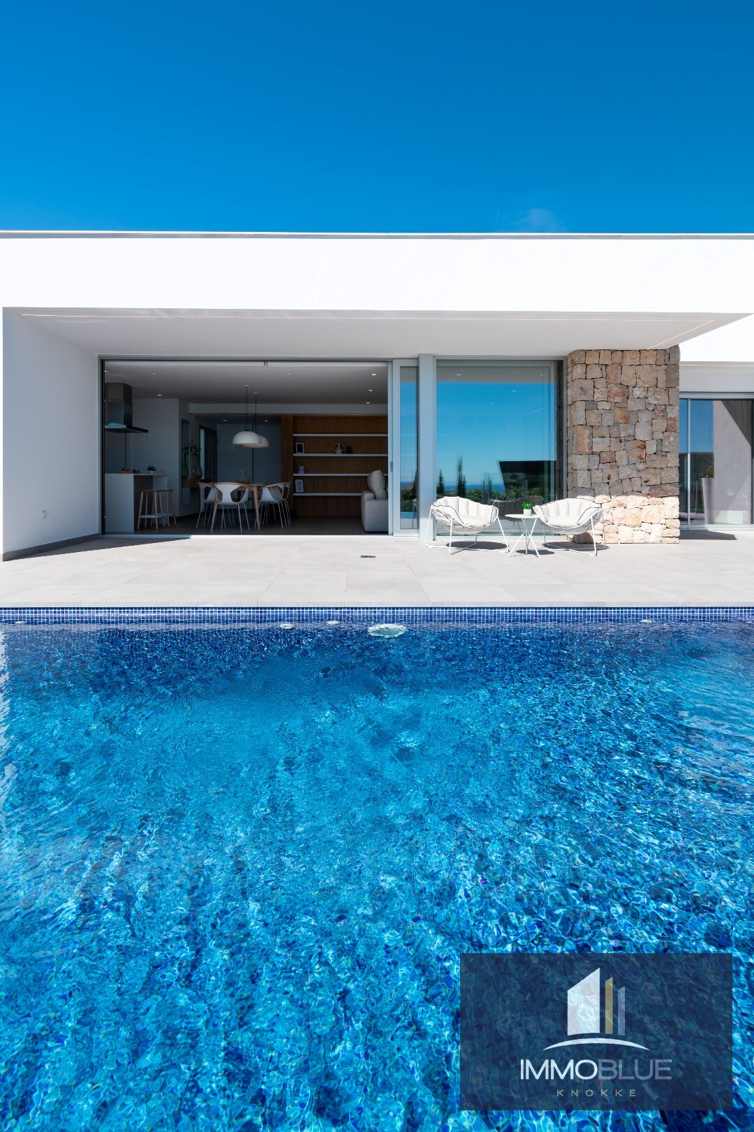 Open en praktisch wonen in mediterrane omgeving. 