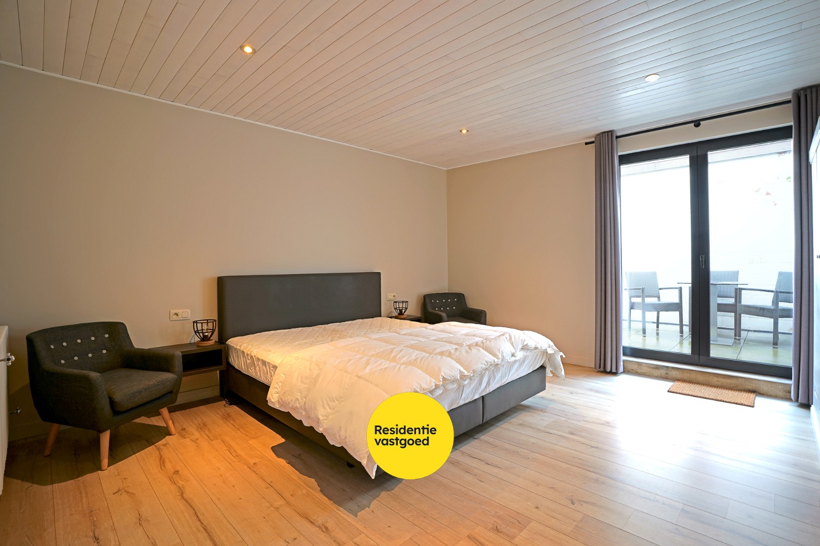 Gerenoveerde herenhuis (2025) in winkelstraat van Nieuwpoort-stad op 161 m². 