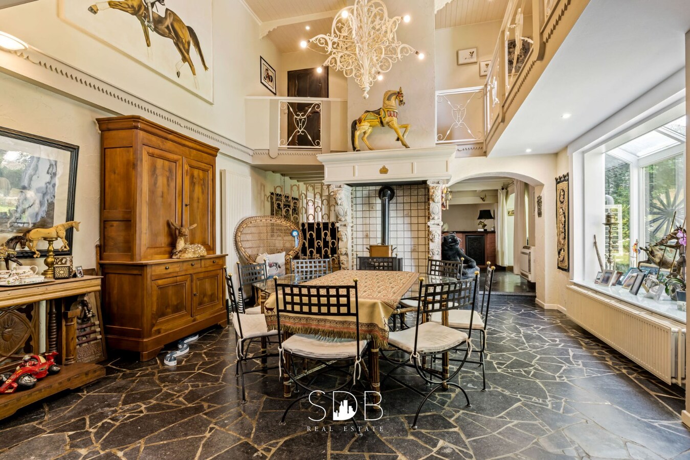 Hedendaagse woning met hippisch complex op circa 2hectare 