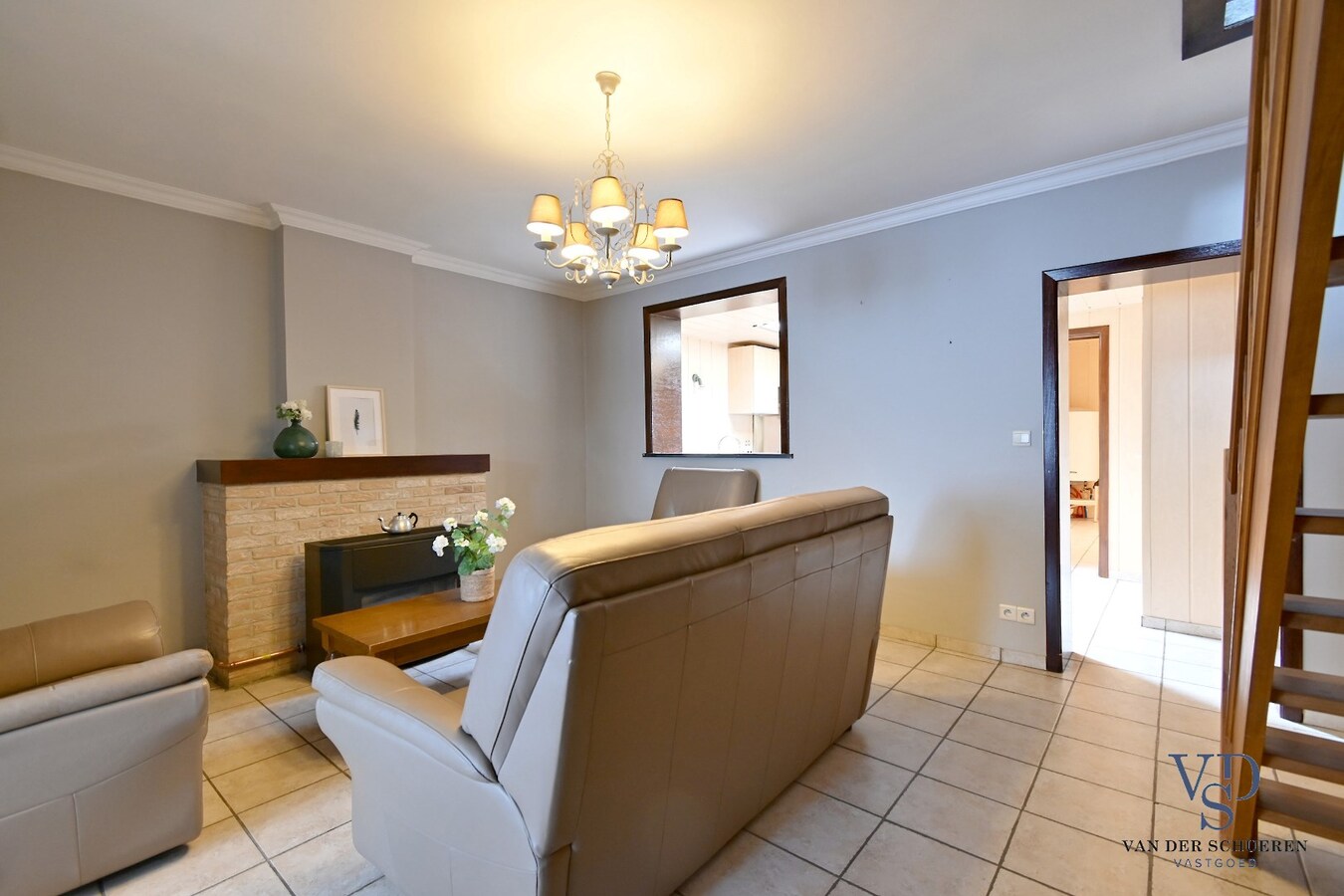 Degelijke rijwoning. 