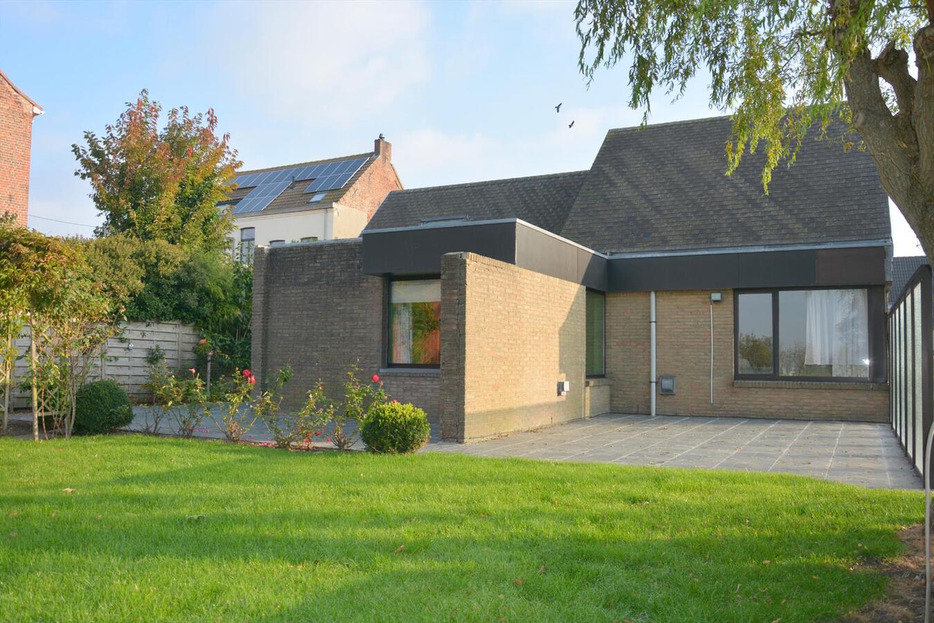 Rustig gelegen villa met garage 