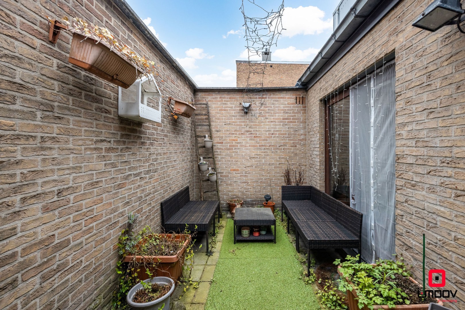 Karaktervolle stadswoning met uitzonderlijke breedte en garage in hartje Gent 