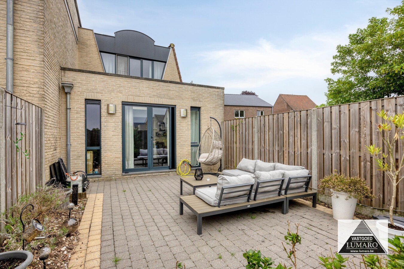 Comfortabele woning met privé tuintje, met zonnepanelen. 