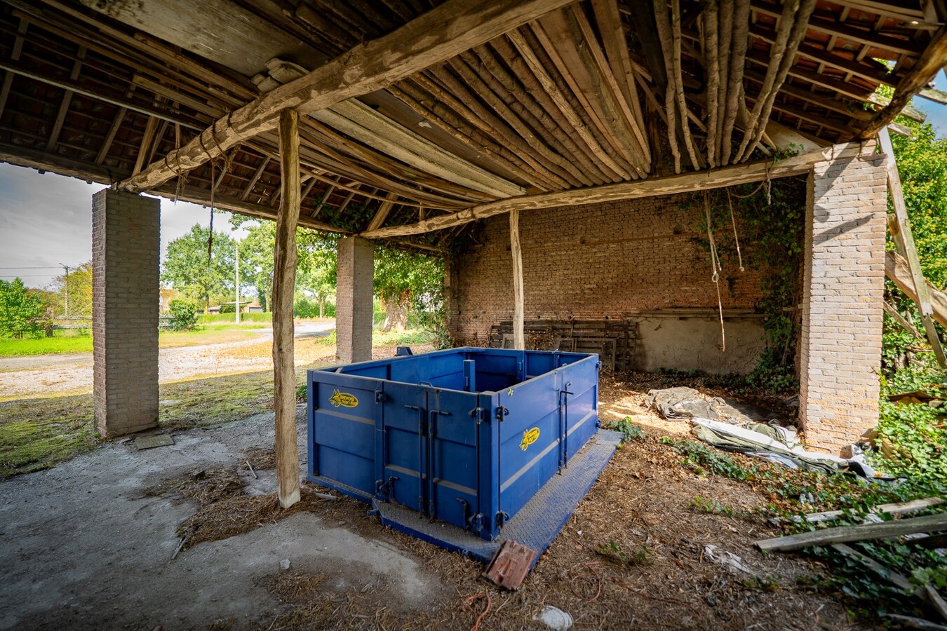 Hoeve met stalgebouwen op ca. 1ha te Bree 