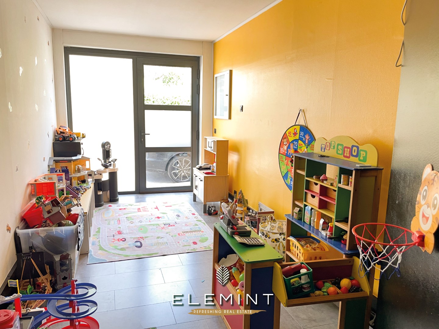 Klassevol en luxueus gerenoveerde hoekwoning op wandelafstand centrum Zwevegem 