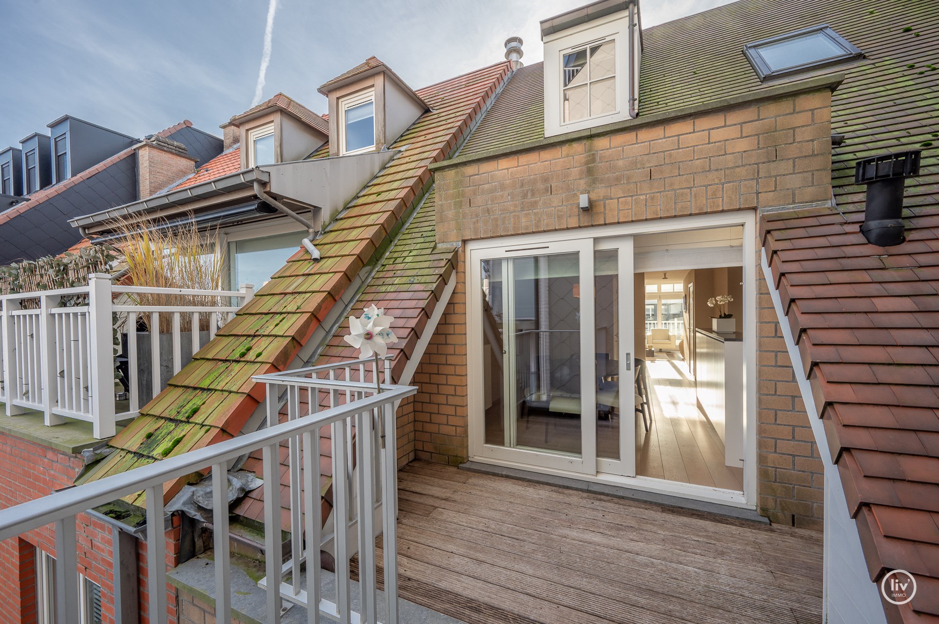 Appartement en duplex ensoleillé et spacieux avec terrasse orientée plein sud situé dans la Zoutelaan à Knokke. 