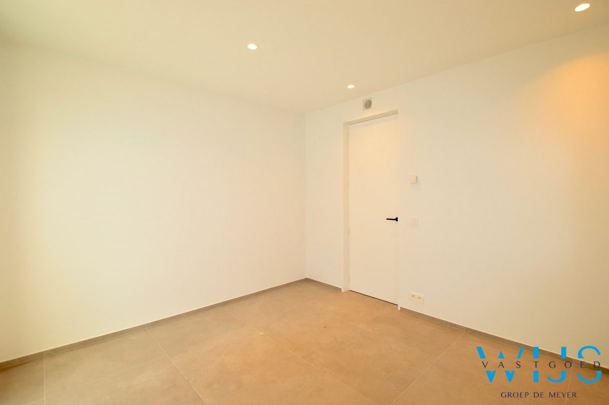 PRACHTIG gelijkvoersappartement te KLUIZEN ! 