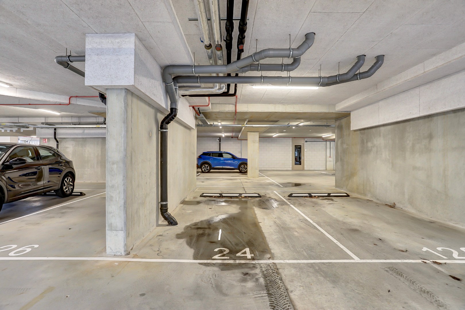 Modern en energiezuinig appartement (A++) met ruim terras op het westen, eigen parkeerplaats, fraaie keuken, badkamer en gelegen op eigen grond. 