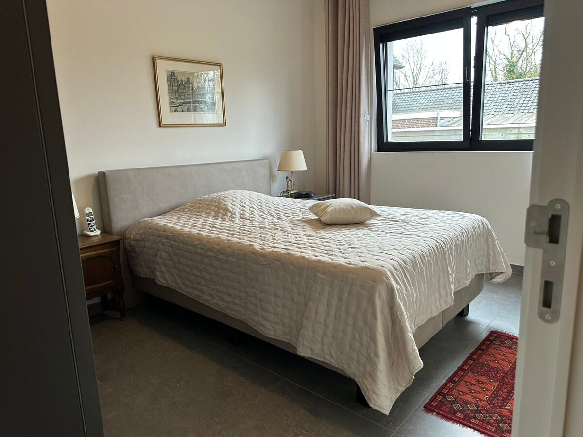 Recent appartement met 2 slaapkamers, terras 