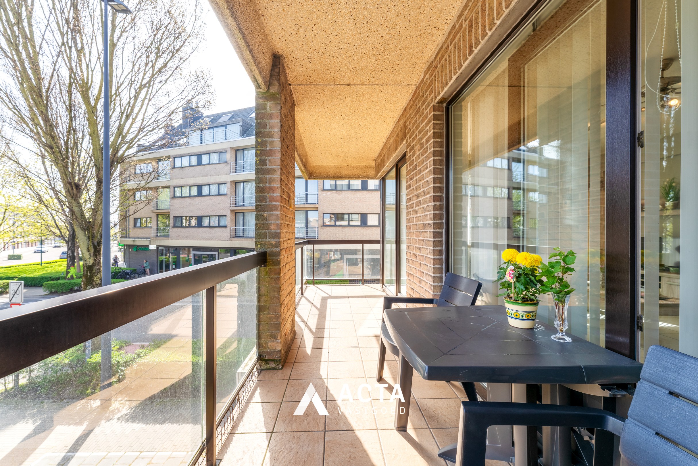 Instapklaar hoekappartement met twee slaapkamers in Mariakerke 