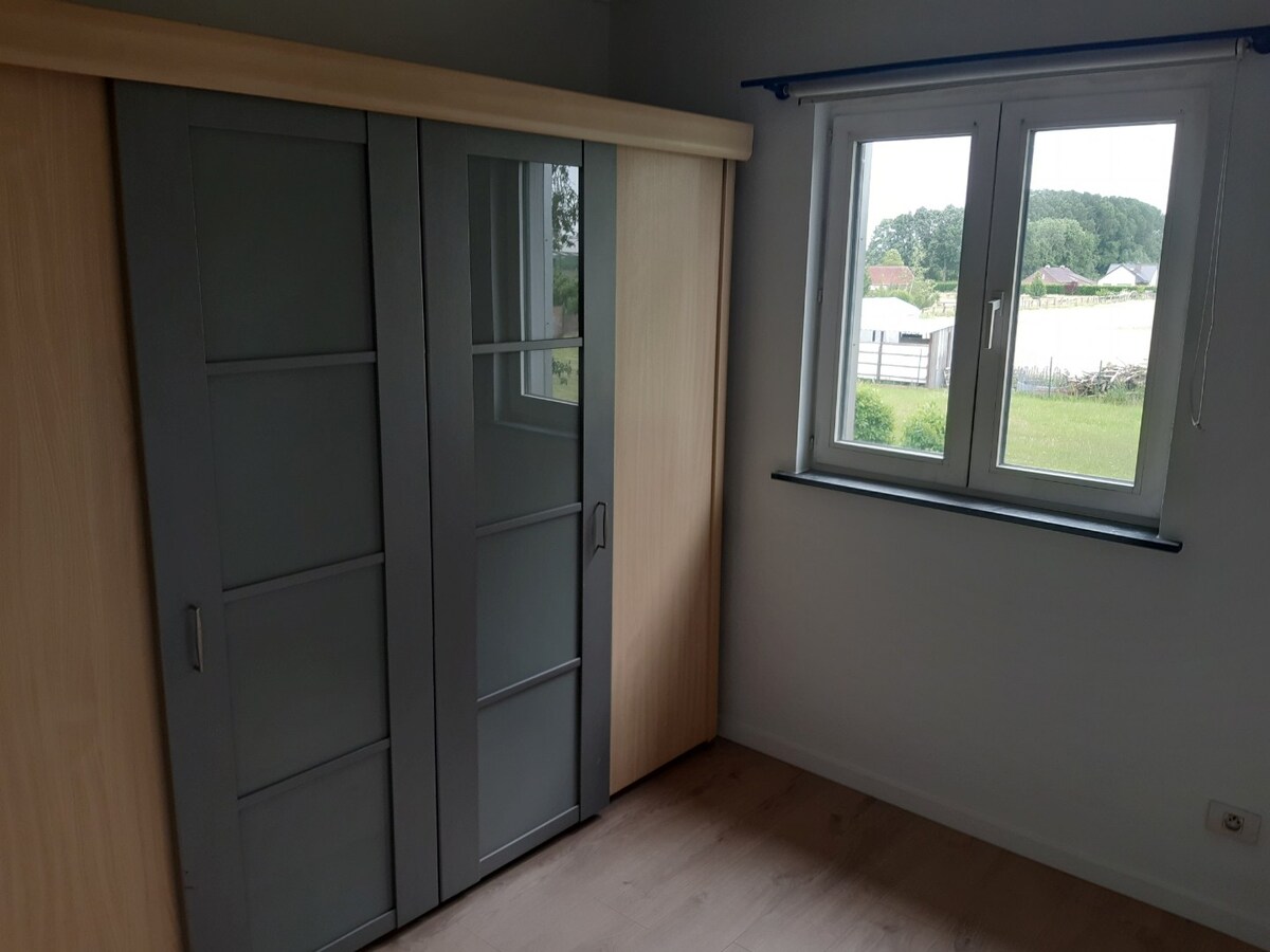 Degelijk appartement (1° verdieping). 