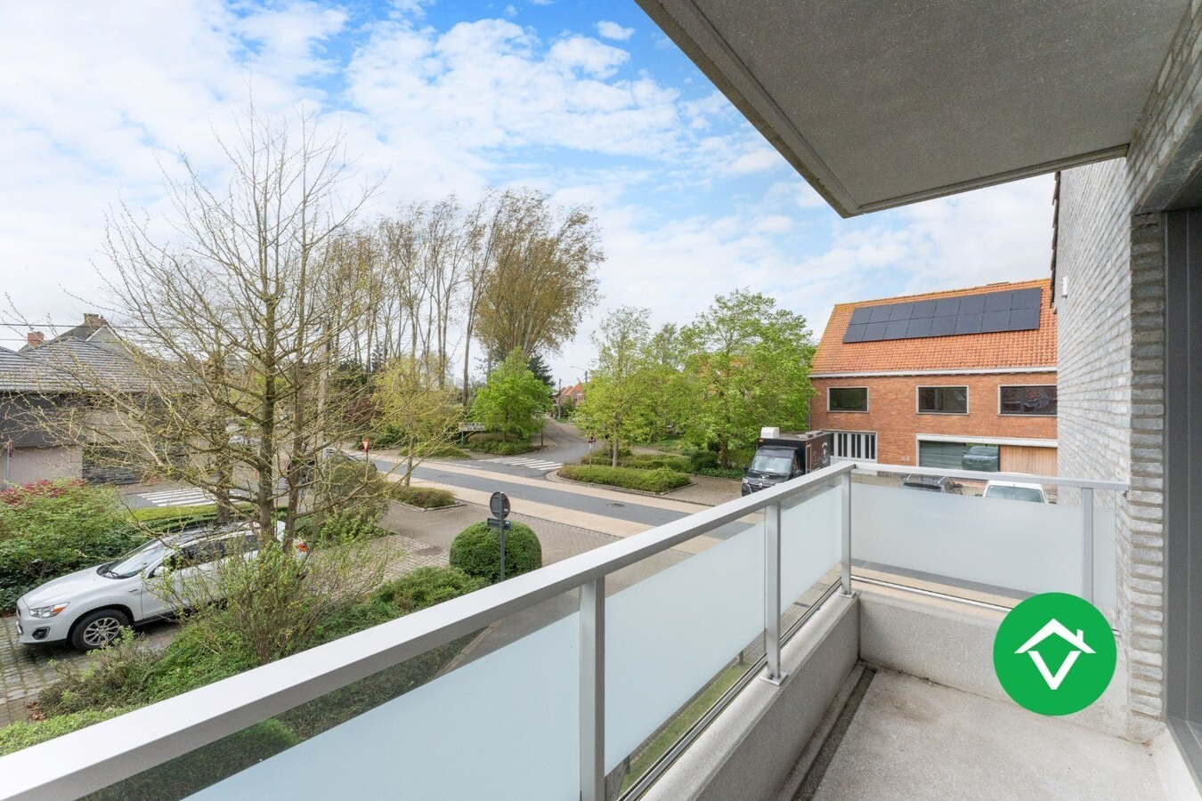 Instapklaar appartement met 2 slaapkamers en grote terrassen te Leke 